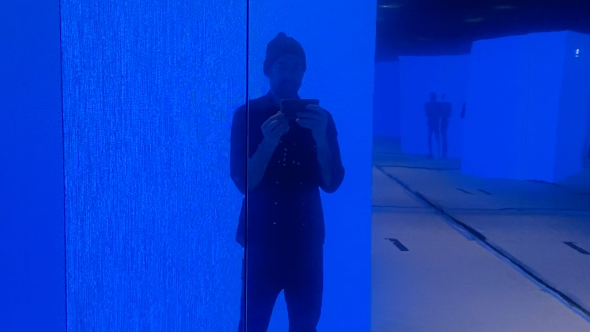 behind the scenes of interactive installation, infinity mirror room blue LED screen selfie