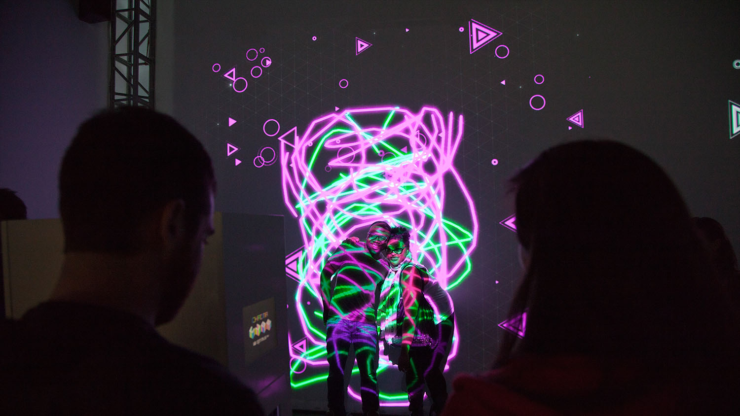 Lightpainting - draw on your friends with digital color and light